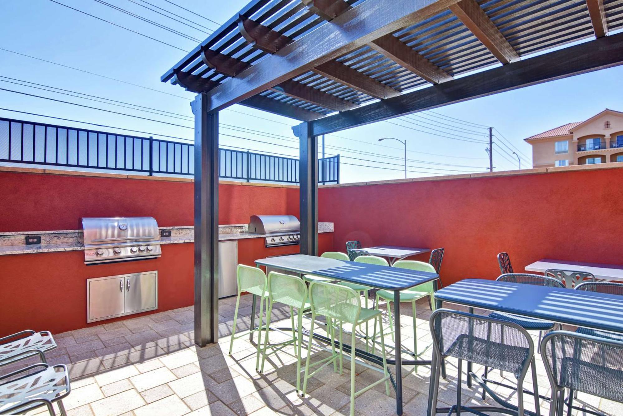 Home2 Suites By Hilton Las Vegas Strip South Exterior photo